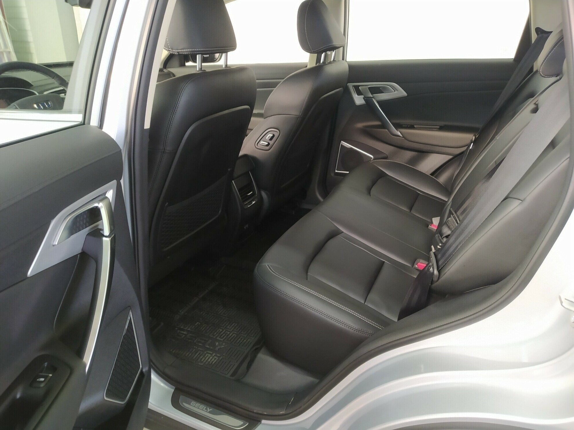 GEELY Atlas миниатюра 6