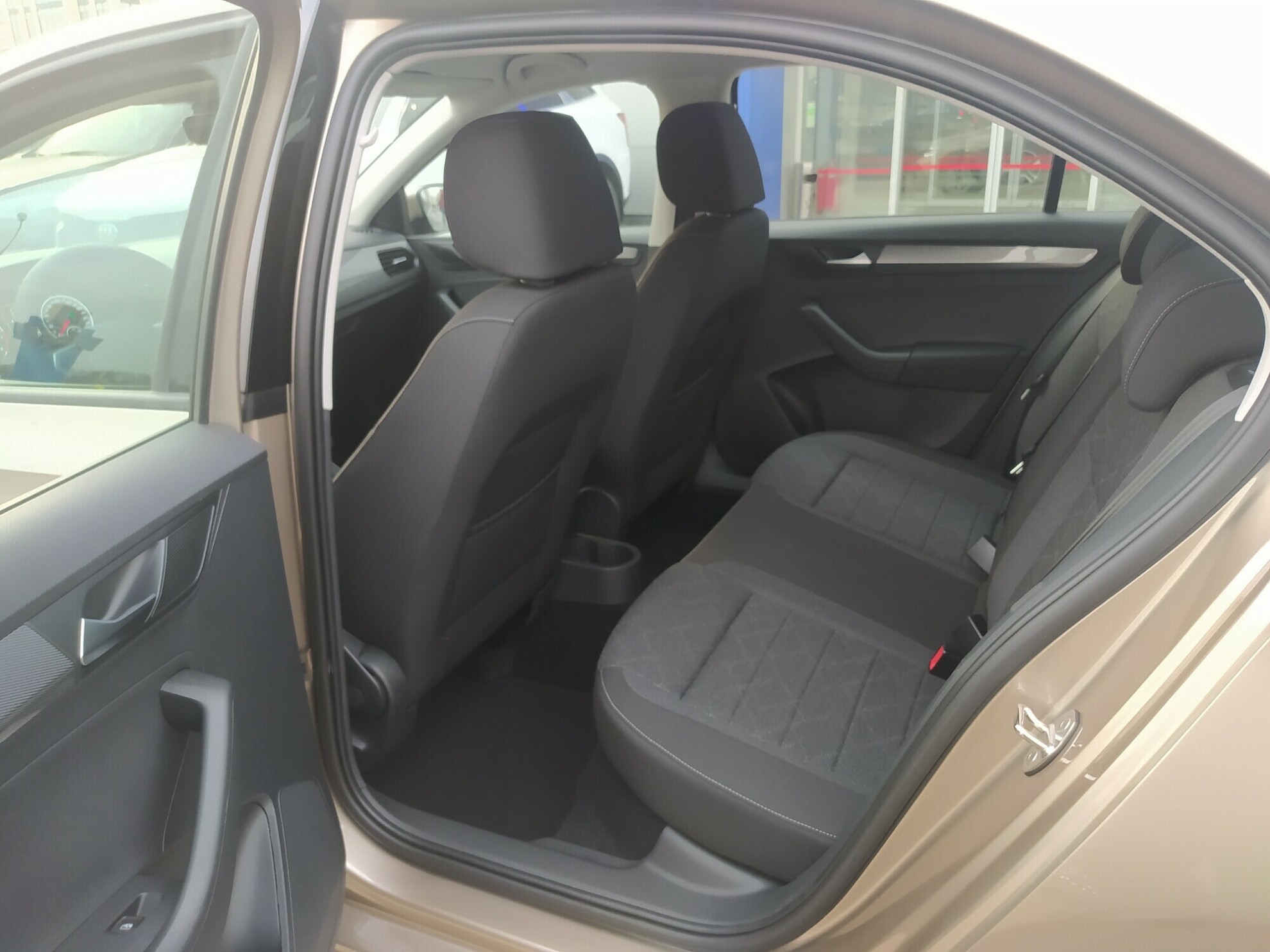 VOLKSWAGEN Polo миниатюра 6