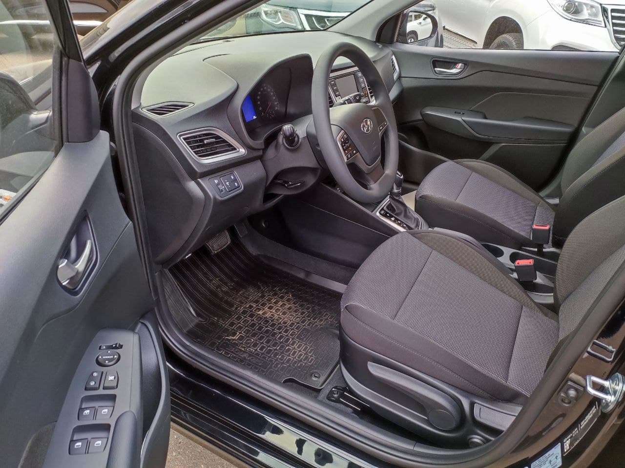 HYUNDAI Solaris миниатюра 5